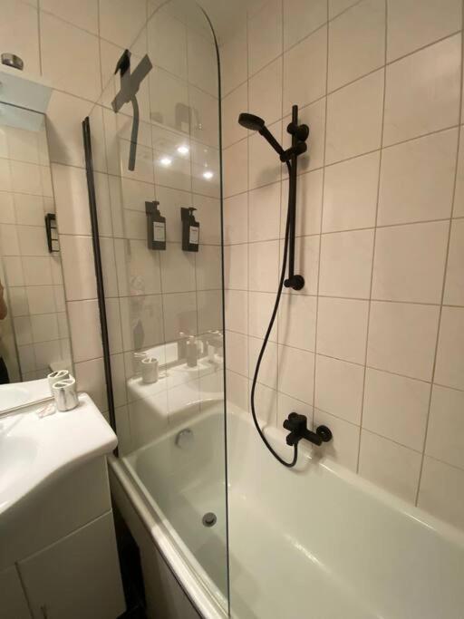 Schoene Wohnung In Zentraler Lage Klagenfurt am Woerthersee Bagian luar foto